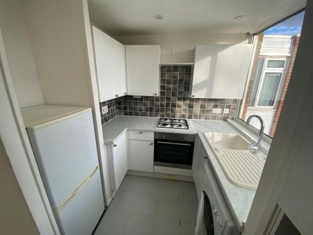 2 bedroom flat to rent - Photo 3