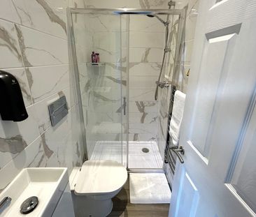 3 Claremont Road, West Byfleet - 1 bedroomProperty for lettings - S... - Photo 2