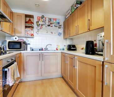 2 bedroom flat to rent - Photo 2