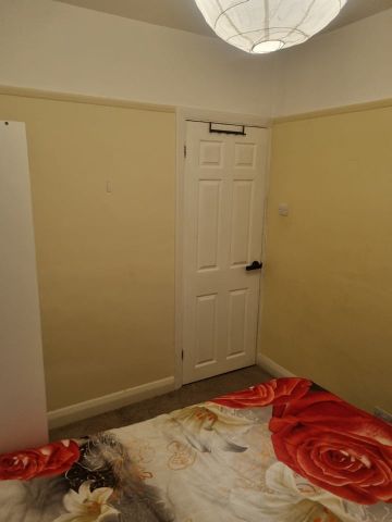 Room in a Shared Flat, Garratt Lane, SW17 - Photo 5