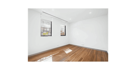 LARGE LIVING ON RICHMOND HILL! - Photo 4