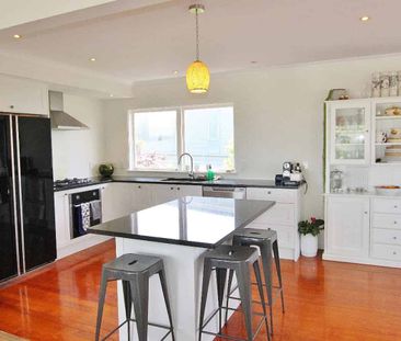 Fabulous Family Home - Photo 2