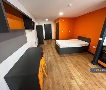 Studio to rent - Photo 1