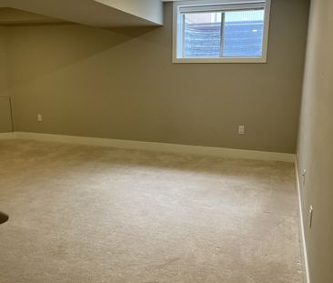 For Lease - 677 Chelton Road, London South, Ontario - Photo 2