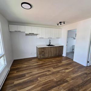 Beau Logement 3½ Entièrement Rénové - Photo 2