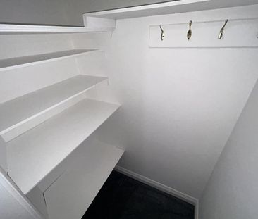 Spinners End Drive, Cradley Heath, West Midlands - Photo 3