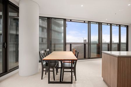Fully Furnished I Grand 3-Bed in Infinity - Photo 2