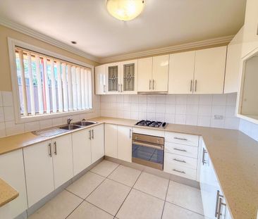 UNIQUE TOWNHOUSE WITH LARGE BEDROOMS - Photo 5