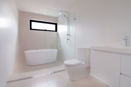 Stylish Four Bedroom Home In Prime Maroubra Location! - Photo 4