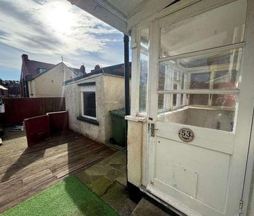 Peasholm Crescent, YO12 - Photo 3