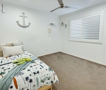 Bright, Spacious & Steps from the Water – Coastal Living at Its Best - Photo 2