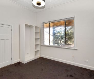 Close to Hospital - 3 Bedrooms - Photo 4