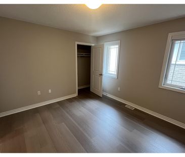 For Lease - 860 Elvidge Trail, Newmarket, Ontario - Photo 2