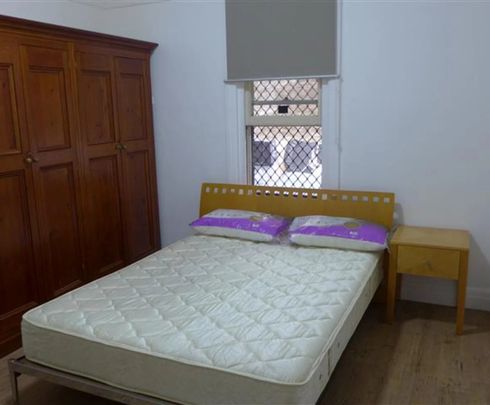 Wollstonecraft - Photo 1