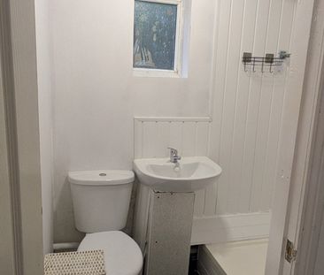 Studio Flat, Umberslade Road, B29 - Photo 4