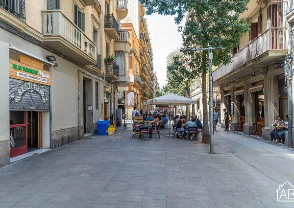 Stylish 2-bedroom Apartment with a Private Terrace in Poble Sec