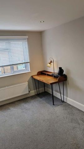 1 bedroom in a house share to rent - Photo 2