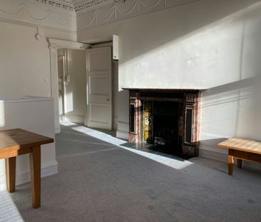 Flat to rent on - Photo 2