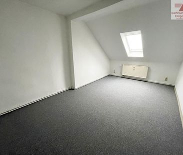 Neue Fußböden! Gemütliche Dachgeschosswohnung in ruhiger Lage von Aue - Photo 1