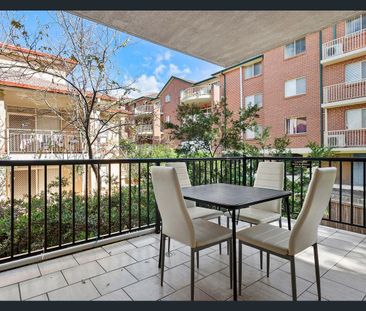 Exquisite apartment near Hornsby Station! - Photo 3