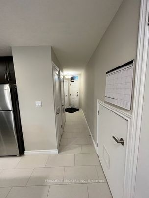 Condo Townhouse For Lease | X8096074 - Photo 1