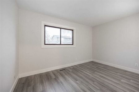 For Lease - 2896 Arvida Circle, Mississauga, Ontario - Photo 2