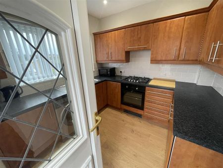 2 bedroom semi-detached house to rent - Photo 3