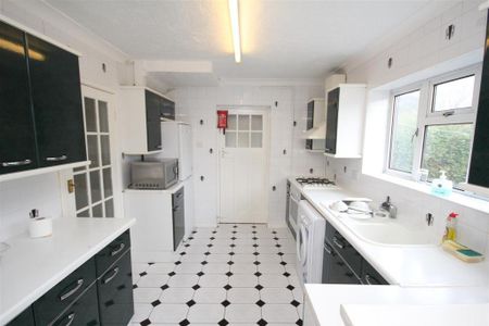 4 bedroom house to rent - Photo 5