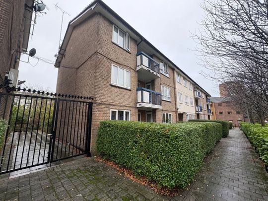 4 Bed Flat, Cazenove Road, N16 - Photo 1