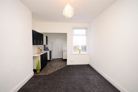2 bed flat to rent in Wharton Street, South Shields, NE33 - Photo 4