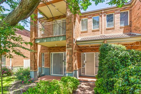 Freshly Pain and New Carpet though out - Photo 3