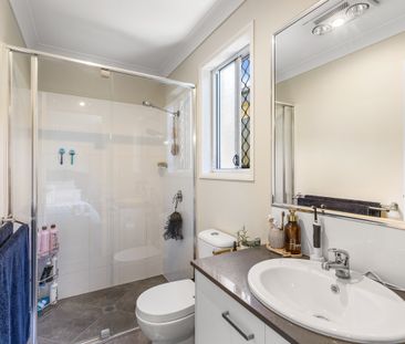 Modern Unit, Convenient Location - Photo 6