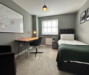 4 bedroom semi-detached house to rent - Photo 2