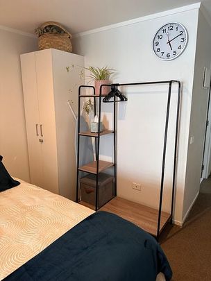 City gem with balcony and hot/cold water included - Photo 1