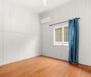 NEWLY FRESHENED HOME WITH DUAL STREET ACCESS&mldr; - Photo 6