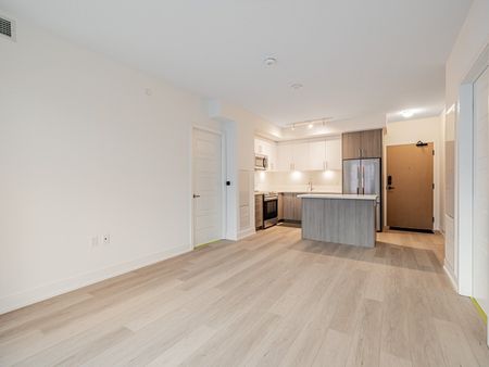 For Lease - 333 Sunseeker Avenue Unit# 408, Innisfil, Ontario - Photo 3