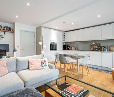 Immaculate modern two bedroom apartment with balcony in central Islington - Photo 4
