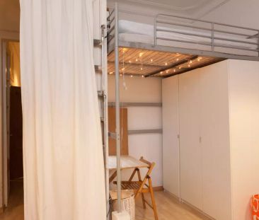 Double bed in Rooms for rent in classic 5-bedroom apartment in Barr... - Foto 5