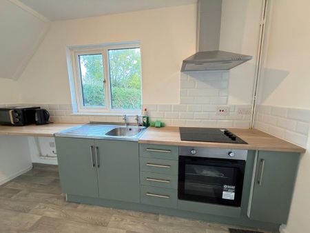 3 bedroom semi-detached house to rent - Photo 5