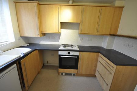 2 bedroom semi-detached house to rent - Photo 4