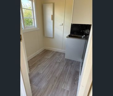 Charming North Hill Cottage with Private Garden Sanctuary - Photo 4