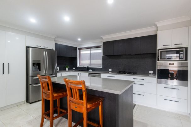 4 Bedroom large airconditioned home in shoal bay - Photo 1