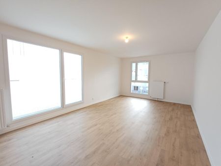 location Appartement T3 DE 61.5m² À CARRIERES SOUS POISSY - Photo 2