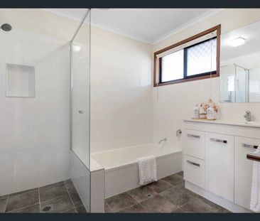 48 Karina Crescent, Broadbeach Waters, Qld 4218 - Photo 3