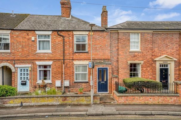 2 bedroom terraced house to rent - Photo 1