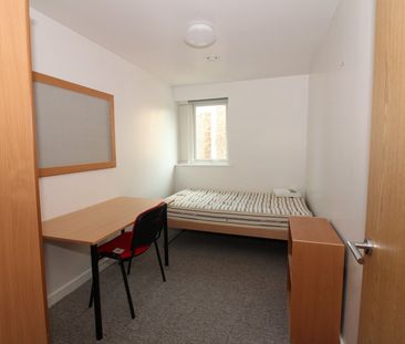 5 Bed Flat, Columbia Lodge, SO16 - Photo 2