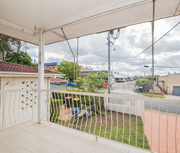 High Set Home - Garden Maintenance Included - Photo 4