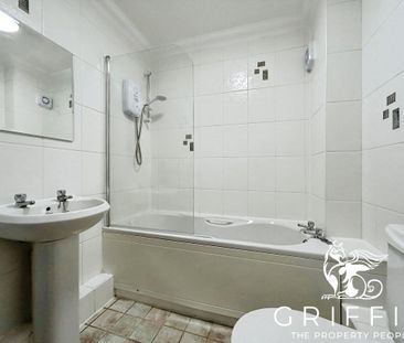 Noak Hill Road, Billericay, CM12 - Photo 1