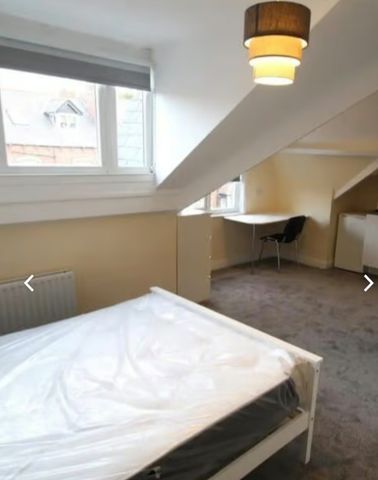 8 Bed - 24 Manor Terrace, Headingley, Leeds - LS6 1BU - Student - Photo 5