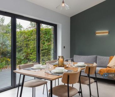 5 bedroom semi-detached house to rent - Photo 4